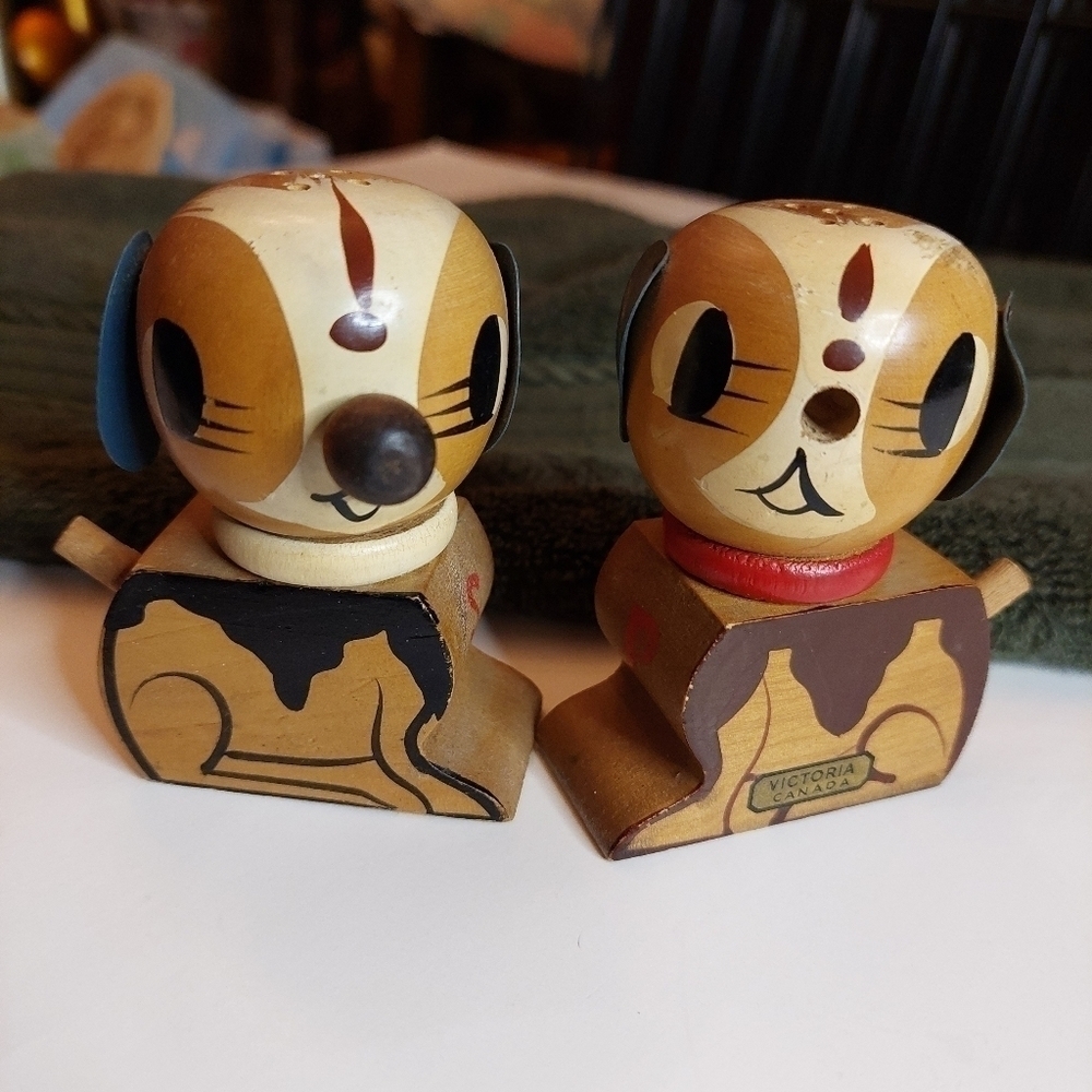 Vintage* Victoria BC Souvenir Puppy Salt and Pepper Shakers